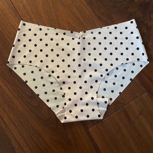 [Victoria’s Secret] Seamless Cream Panties with Black Polka Dots